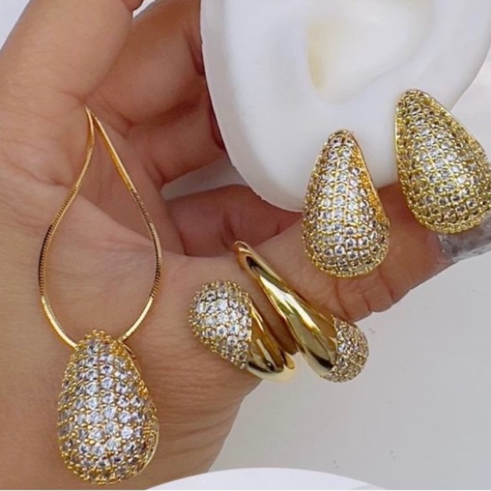 Gold tone - Wedding Tear Drop set with earrings and necklace. Ring not included.